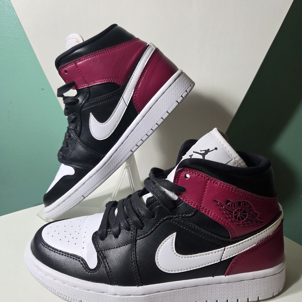 Air Jordan 1 Mid Noble Red Black White BQ6472-016 Women's Size 7 Barley Used